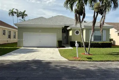 2435 SE 7th Pl, Homestead: photo 1 of 33
