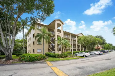 900 SW 142nd Ave #301L, Pembroke Pines: photo 1 of 15