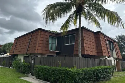 2100 White Pine Cir #D, West Palm Beach: photo 1 of 36