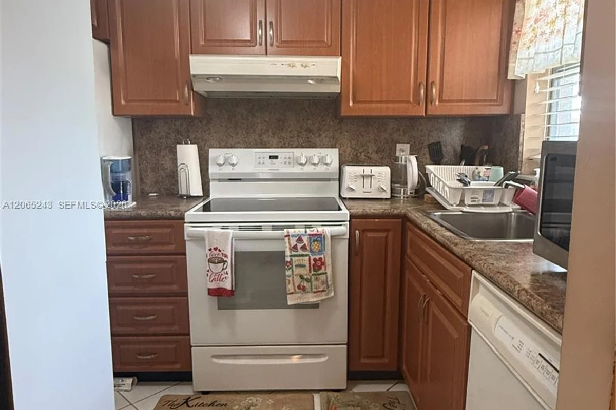 9001 Sunrise Lakes Blvd #201, Sunrise: photo 1 of 20