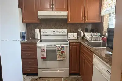 9001 Sunrise Lakes Blvd #201, Sunrise: photo 1 of 20