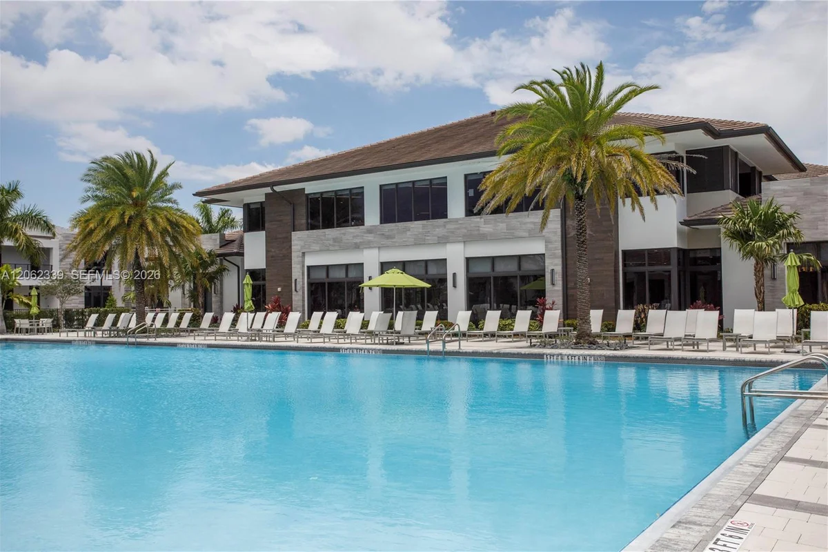 8001 NW 41st St #F-106, Doral: photo 1 of 21