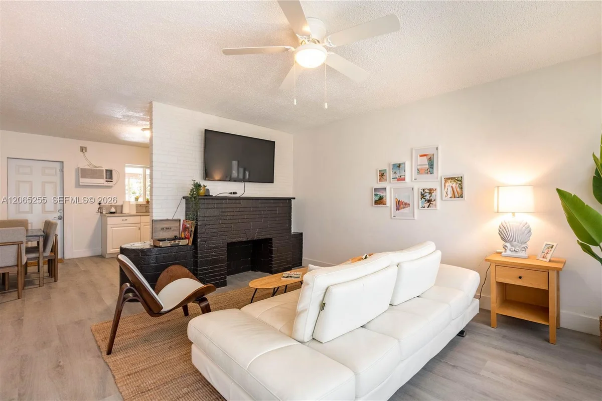 20 SE 13th Ter, Dania Beach: photo 1 of 26