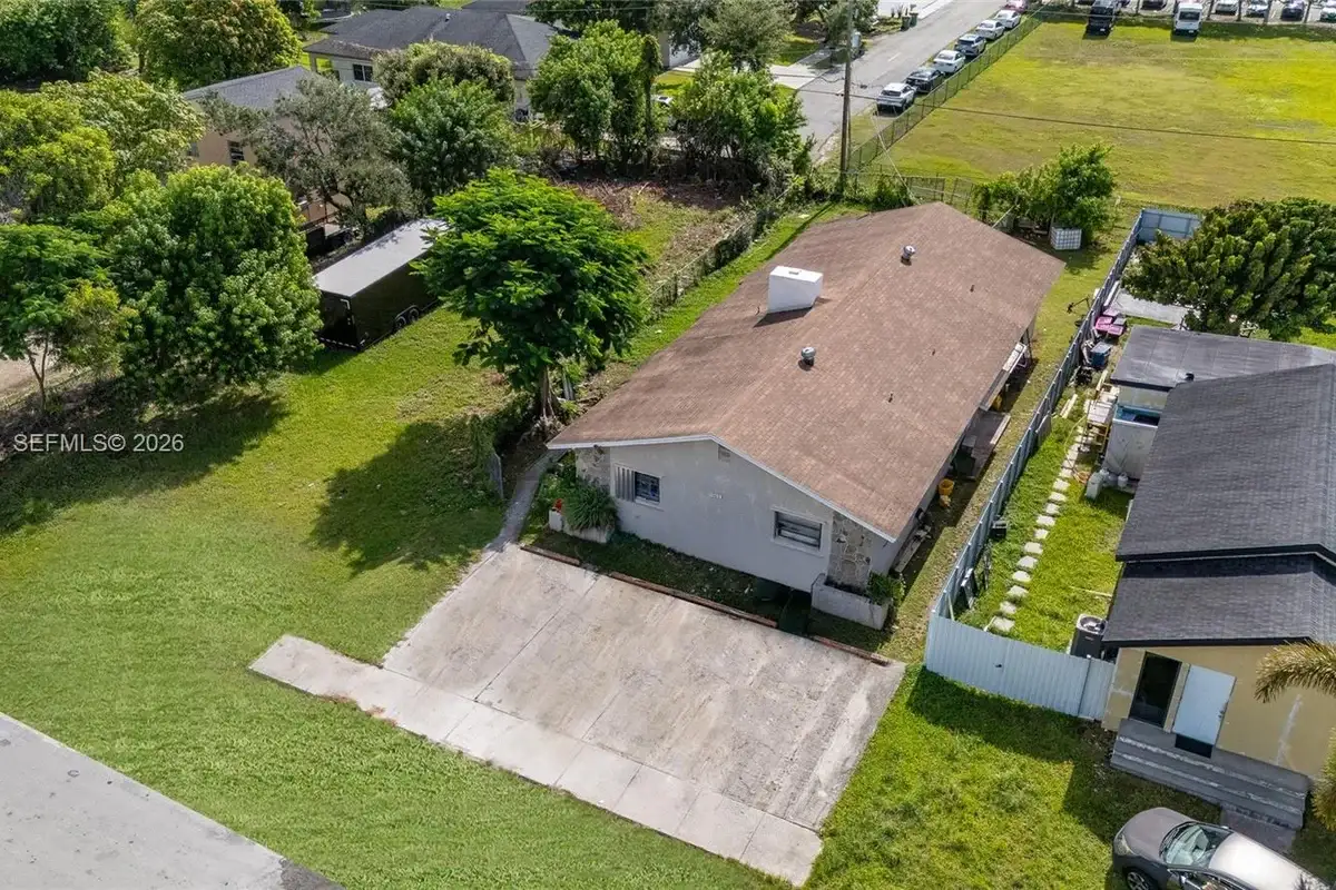 963 NE 5th Ave, Homestead: photo 1 of 15