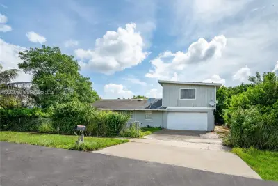 155 SW 16th Ter, Homestead: photo 1 of 10