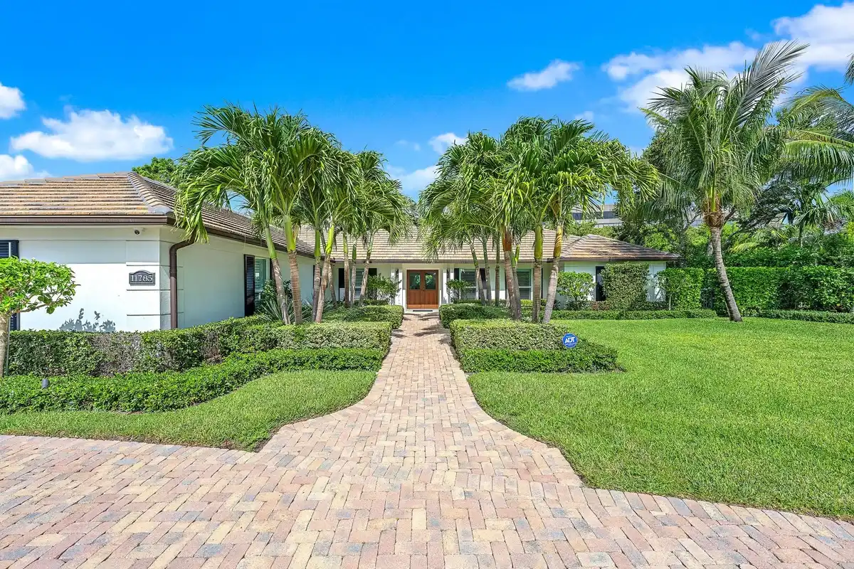 11785 Lake Shore Pl, North Palm Beach: photo 1 of 37