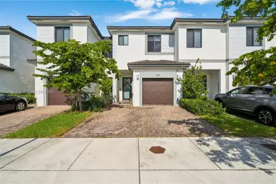 13667 SW 157th Ct, Miami: photo 1 of 25