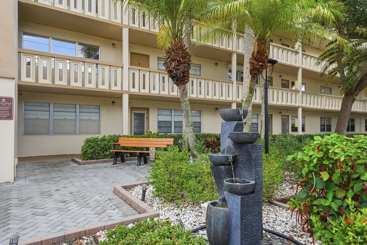 2405 Antigua Cir #L1, Coconut Creek: photo 1 of 31