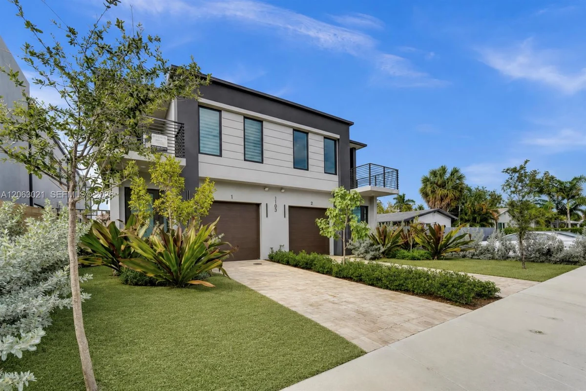 1103 NE 16th Ter #1, Fort Lauderdale: photo 1 of 36