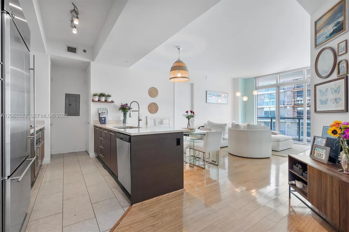 55 SE 6th St #4305, Miami: photo 1 of 18