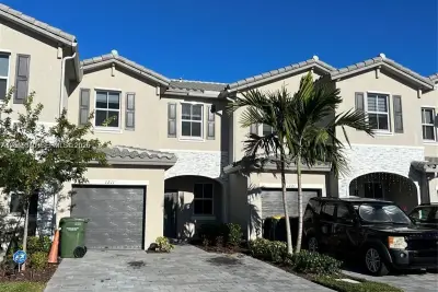 1211 SE 27th Ter, Homestead: photo 1 of 11