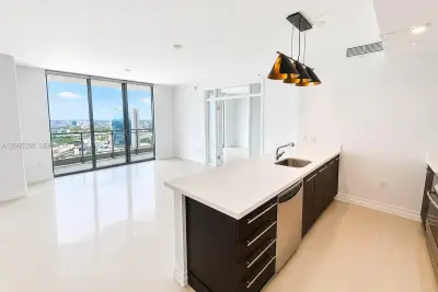90 SW 3rd St #3106, Miami: photo 1 of 14