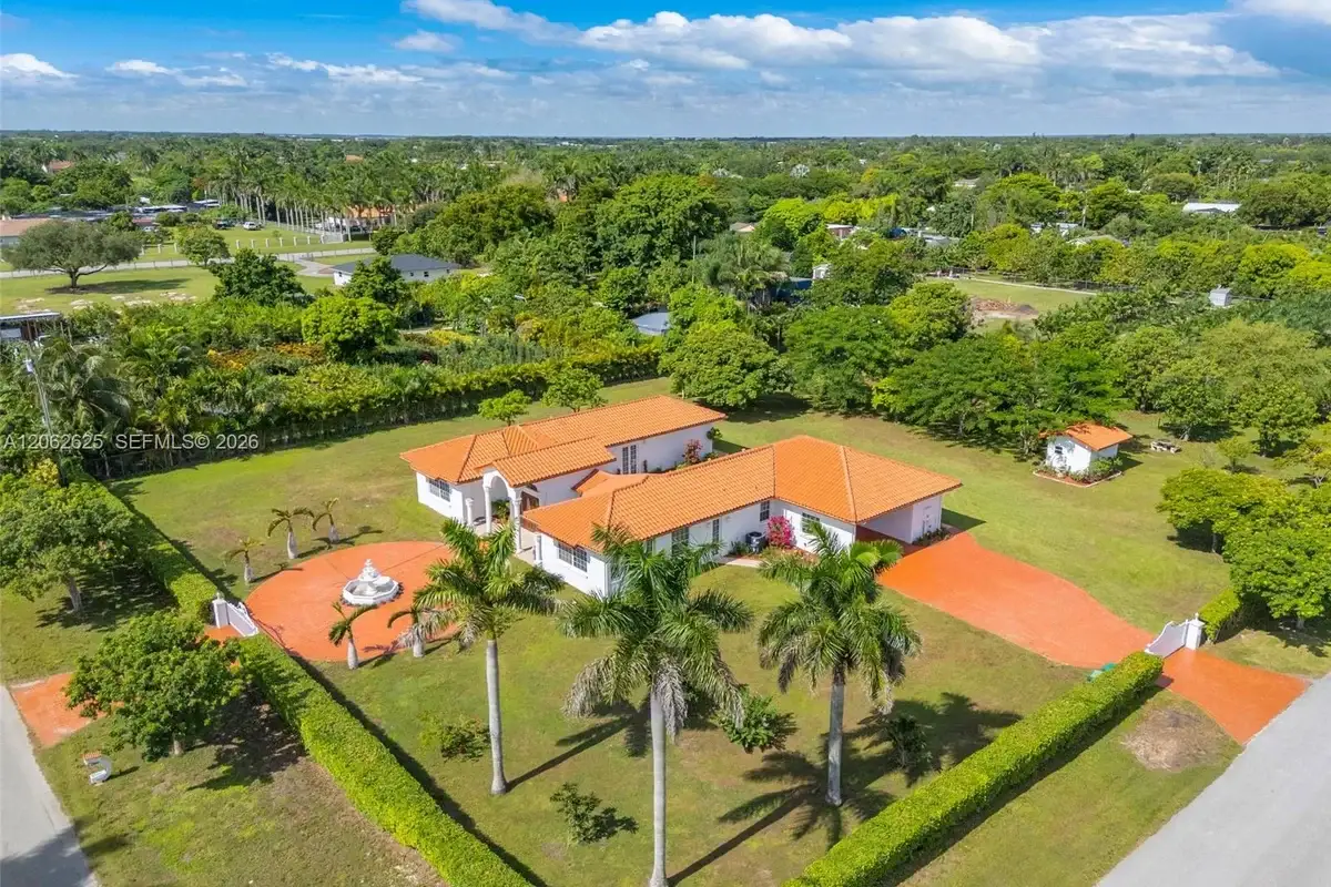 23800 SW 207th Ave, Homestead: photo 1 of 20