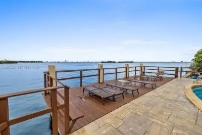 7845 NE Bayshore Ct #12, Miami: photo 1 of 28