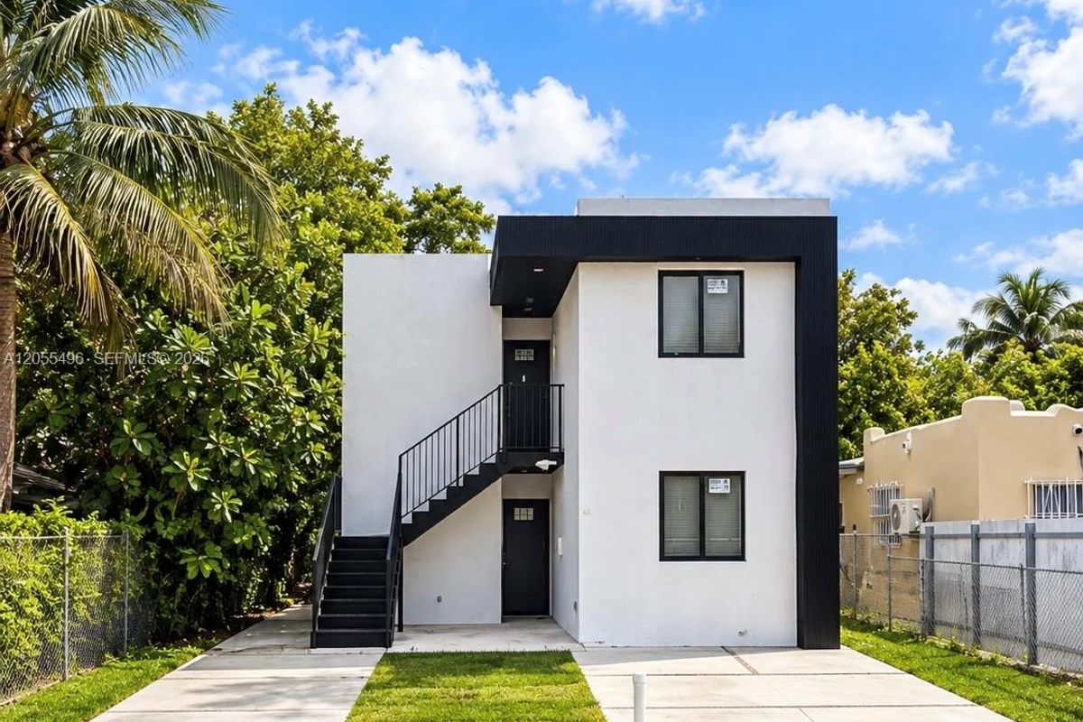 1244 NW 32nd St, Miami: photo 1 of 4