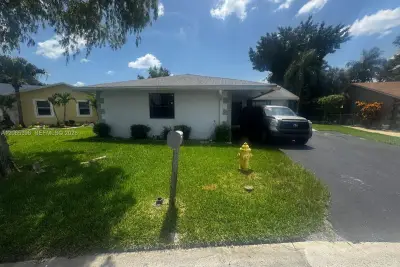 8848 NW 76th Ct, Tamarac: photo 1 of 27