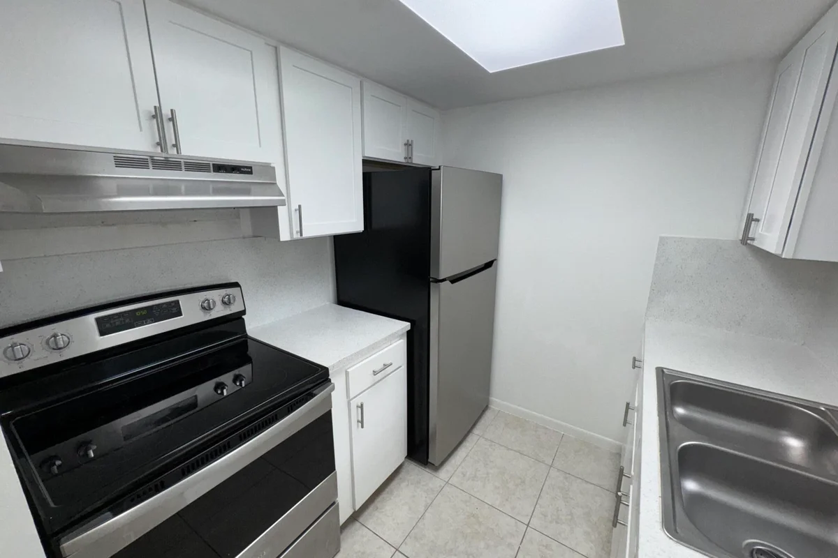221 SE 3rd Ave #6, Boynton Beach: photo 1 of 26