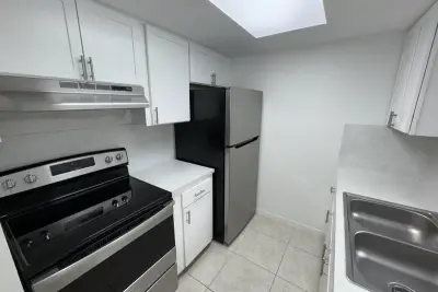 221 SE 3rd Ave #6, Boynton Beach: photo 1 of 26