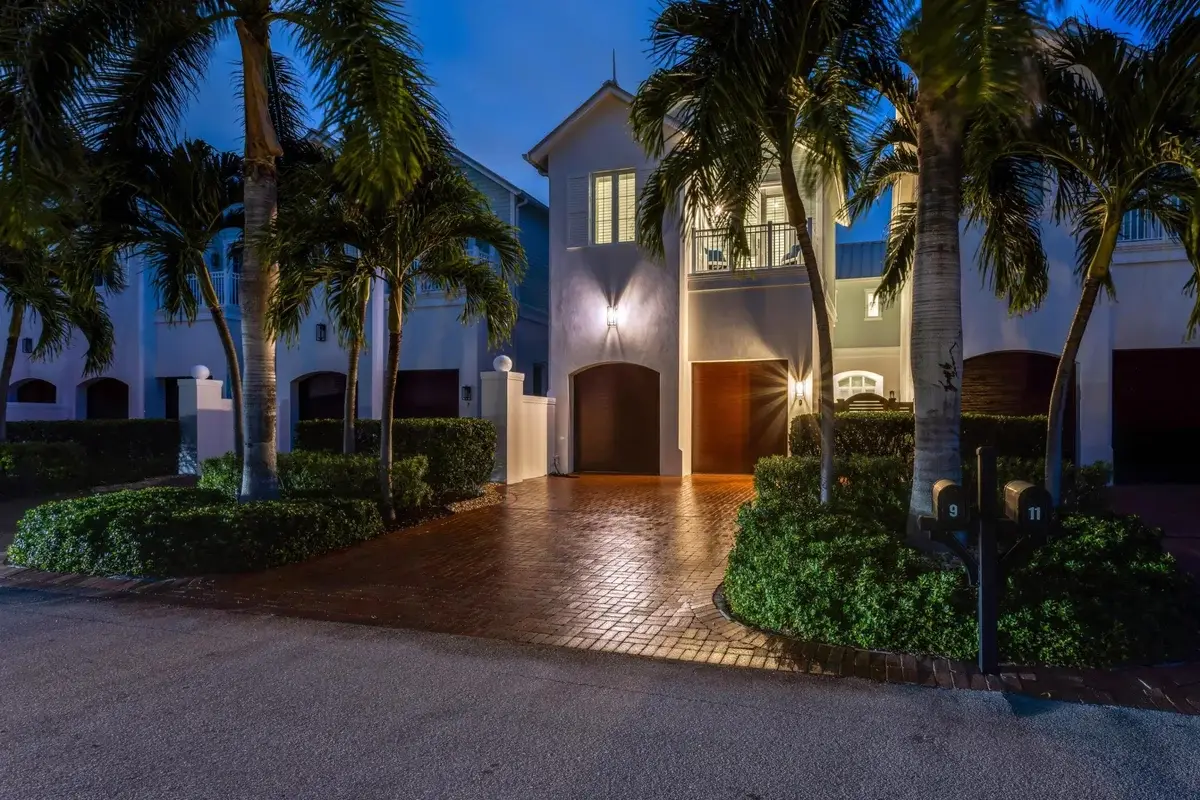 9 Adams Rd, Ocean Ridge: photo 1 of 44