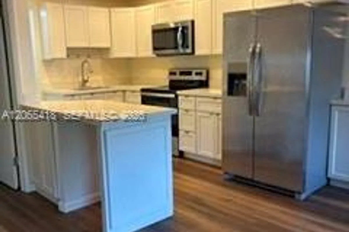 22 SE 3rd Ter #2, Dania Beach: photo 1 of 18
