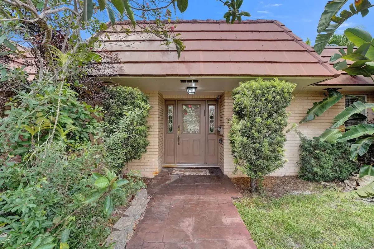 4721 Sarazen Dr, Hollywood: photo 1 of 46