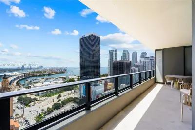 159 NE 6th St #2415, Miami: photo 1 of 38