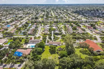 18900 SW 127th Ave, Miami: photo 1 of 18