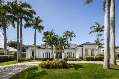 8111 SW 178th St, Palmetto Bay: photo 1 of 43