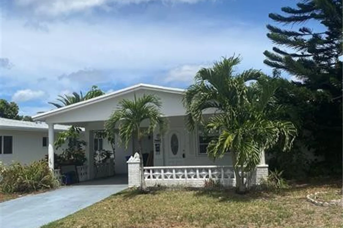1620 NW 68th Ter, Margate: photo 1 of 12