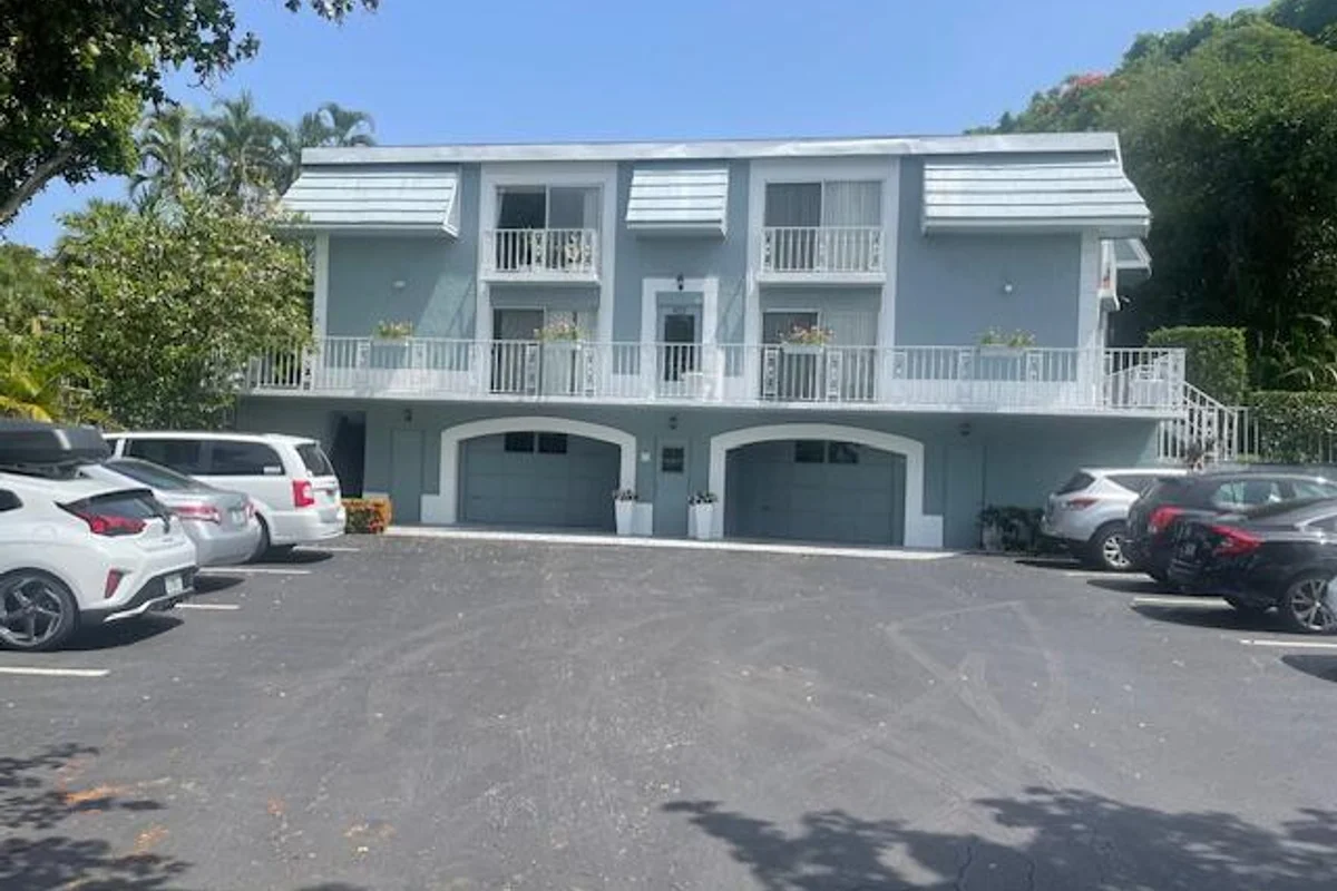 422 SW 9th St #6, Boca Raton: photo 1 of 12