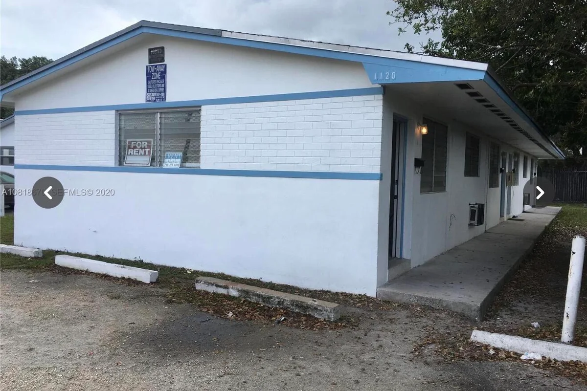 1120 Sesame St #1, Opa-locka: photo 1 of 8