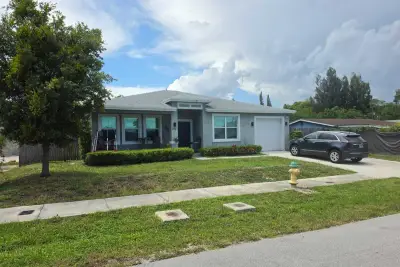 2623 NW 18th Ter, Oakland Park: photo 1 of 10