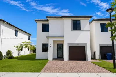15749 SW 136th Ter, Miami: photo 1 of 63