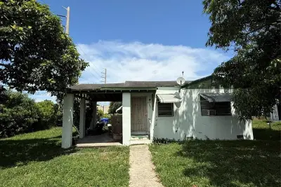 6545 NW 6th Ave, Miami: photo 1 of 5