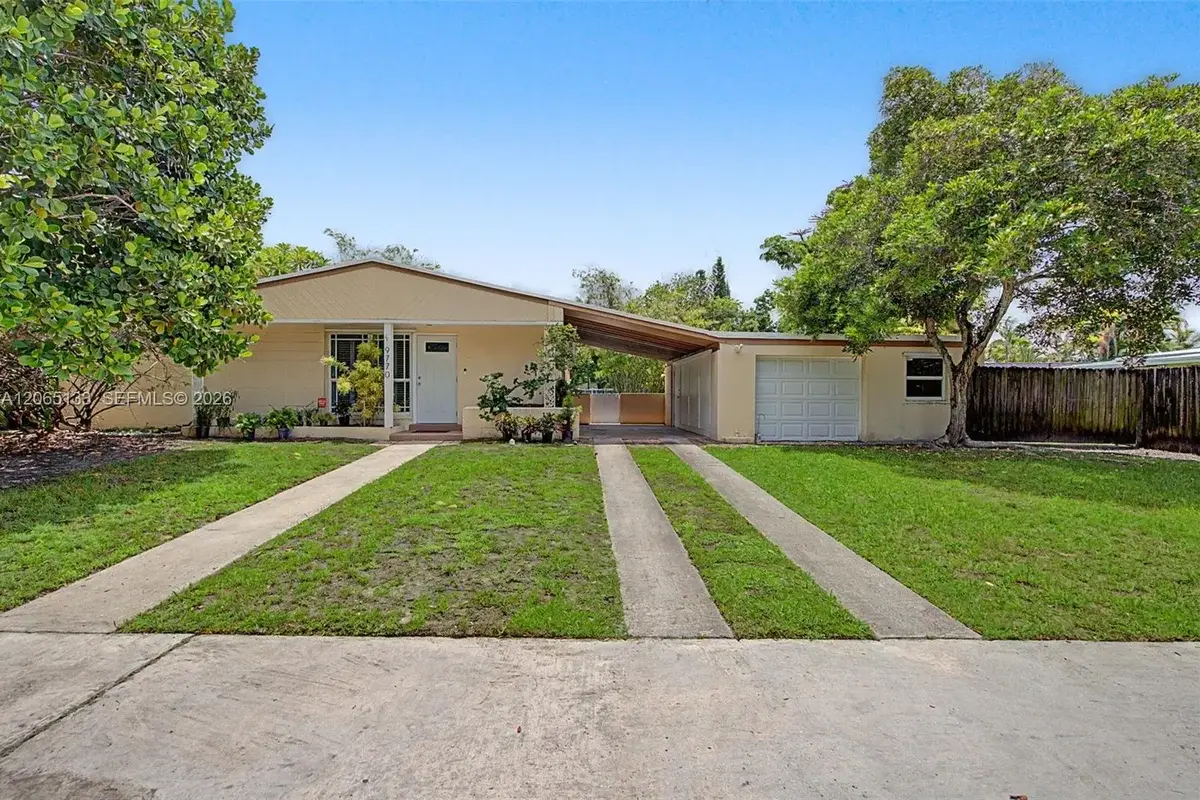 9770 Cutler Ridge Dr, Cutler Bay: photo 1 of 23