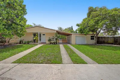 9770 Cutler Ridge Dr, Cutler Bay: photo 1 of 23