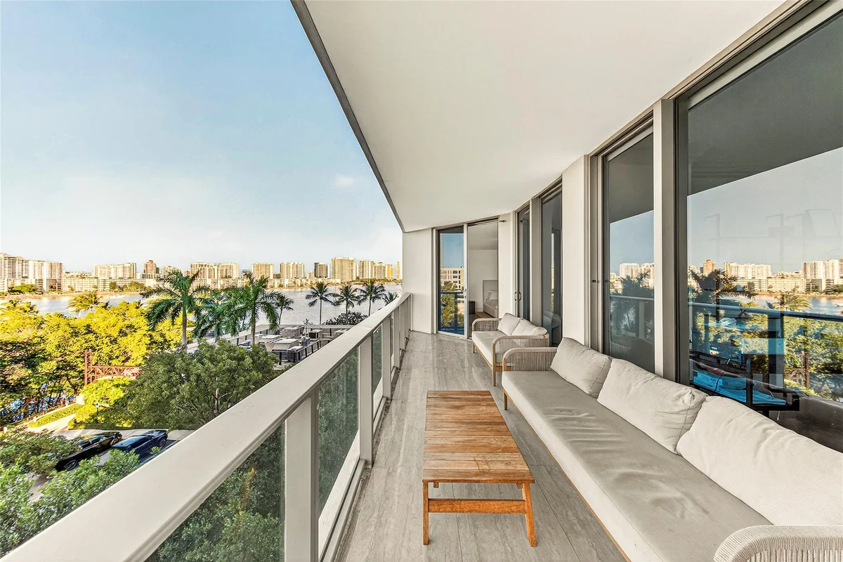 17301 Biscayne Blvd #506, North Miami Beach: photo 1 of 54