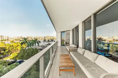 17301 Biscayne Blvd #506, North Miami Beach: photo 1 of 54