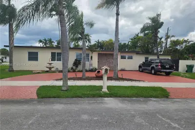 10500 SW 30th St, Miami: photo 1 of 42