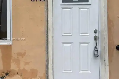 8453 NW 5th Ave, Miami: photo 1 of 19