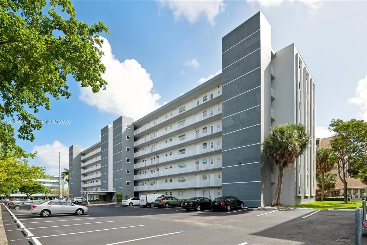619 NE 14th Ave #101, Hallandale Beach: photo 1 of 20