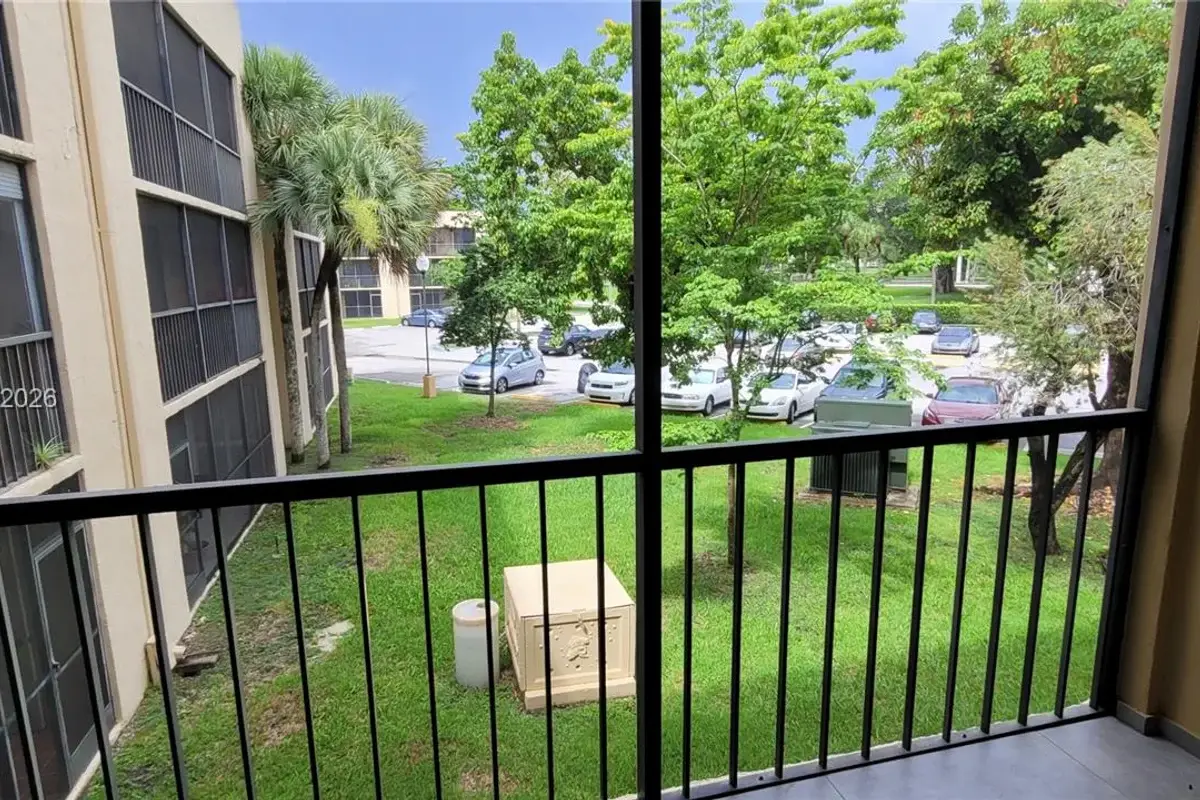 8005 SW 107th Ave #222, Miami: photo 1 of 7
