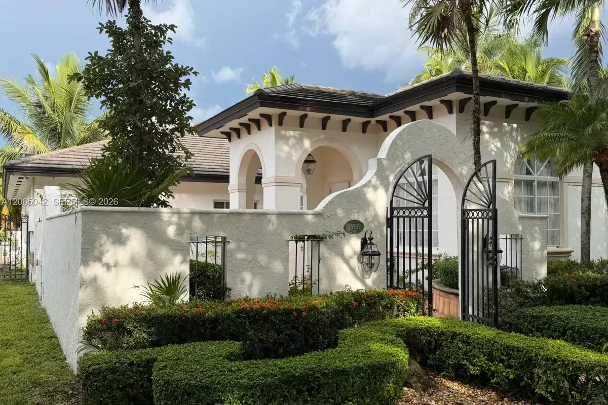 15901 NW 83rd Pl, Miami Lakes: photo 1 of 12