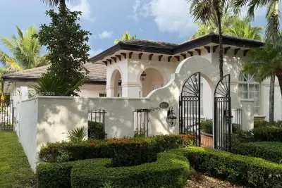 15901 NW 83rd Pl, Miami Lakes: photo 1 of 12