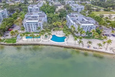650 NE 64th St #G501, Miami: photo 1 of 39
