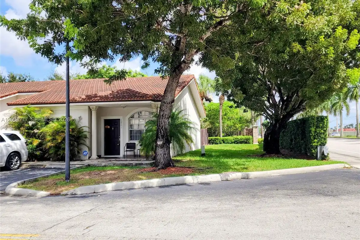 13701 SW 169th Ter, Miami: photo 1 of 28