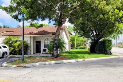 13701 SW 169th Ter, Miami: photo 1 of 28
