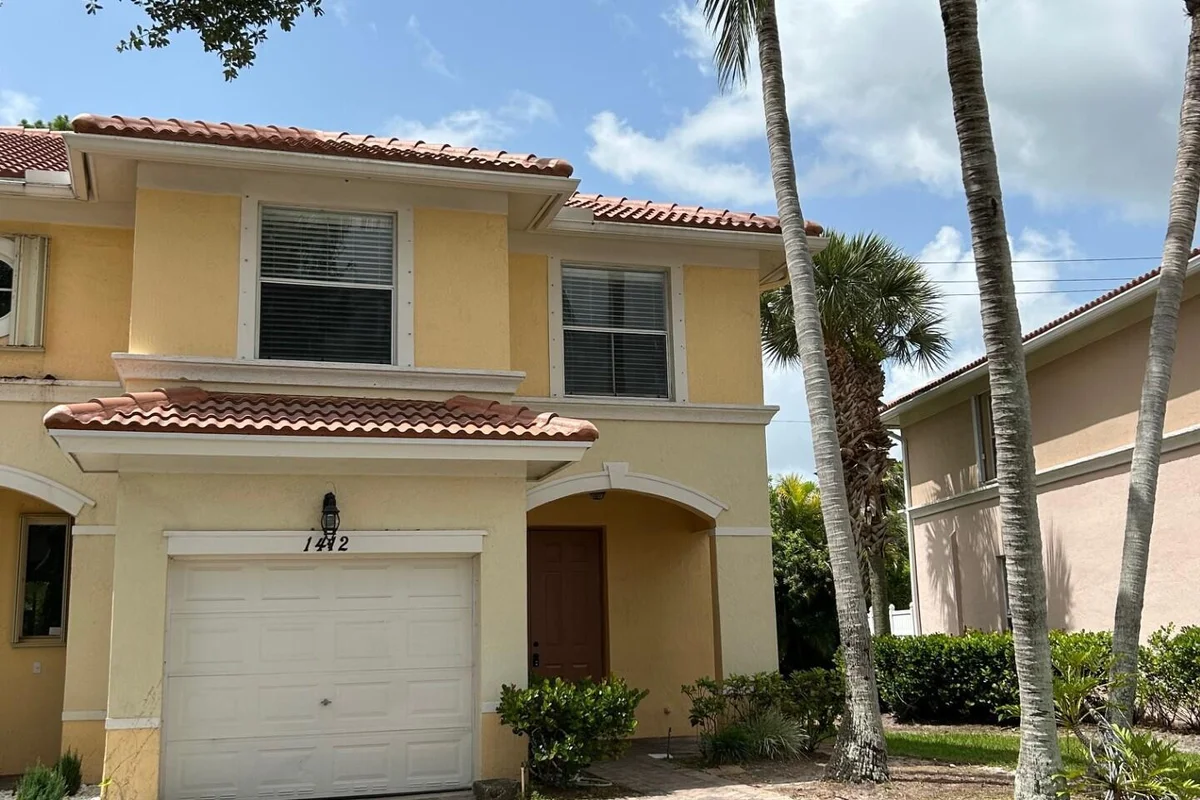 1412 Seminole Palms Dr, Lake Worth: photo 1 of 24