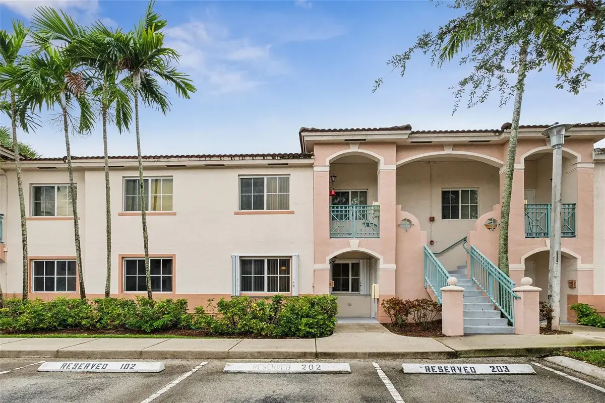 2173 NW 78th Ave, Pembroke Pines: photo 1 of 16