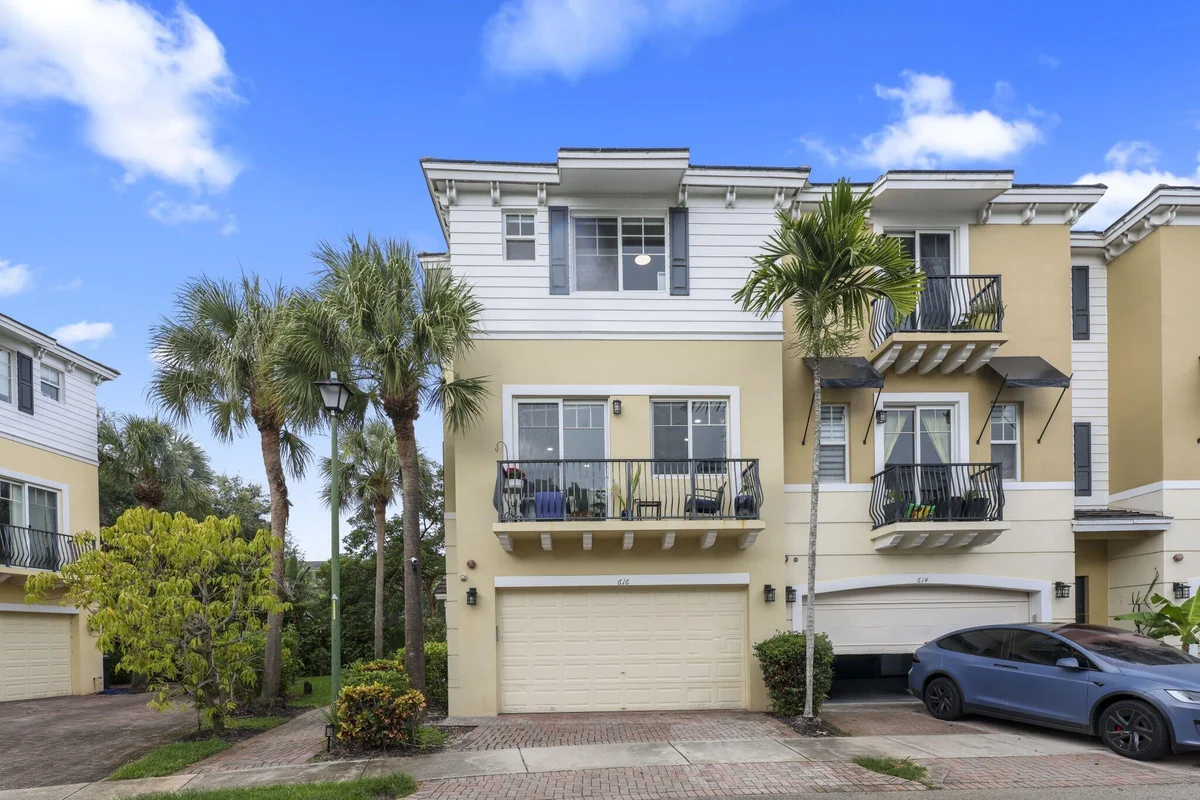 616 NW 38th Cir, Boca Raton: photo 1 of 56